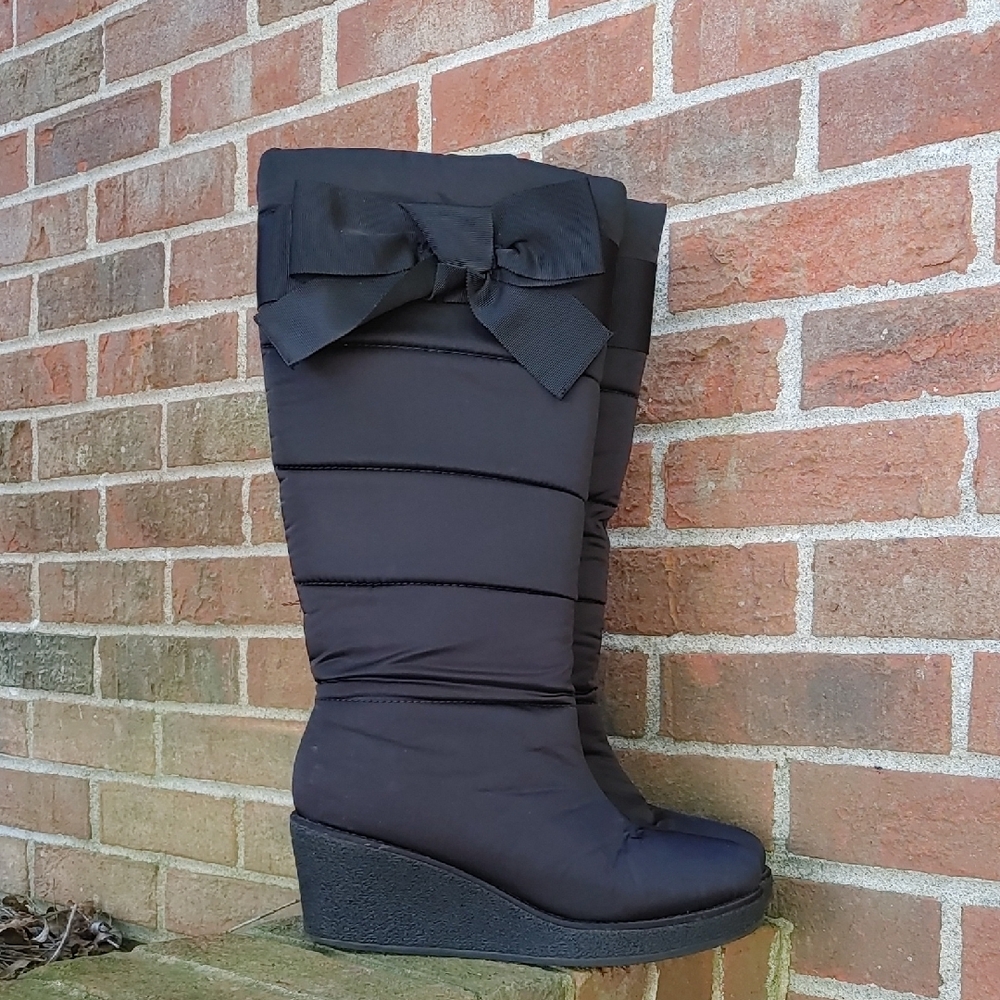 Kate Spade Cagney Pull On Puffer Boots with Bow Detail Size 8.5 (1448)